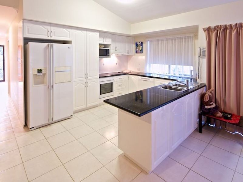 15 Wandilla Drive, Helensvale QLD 4212