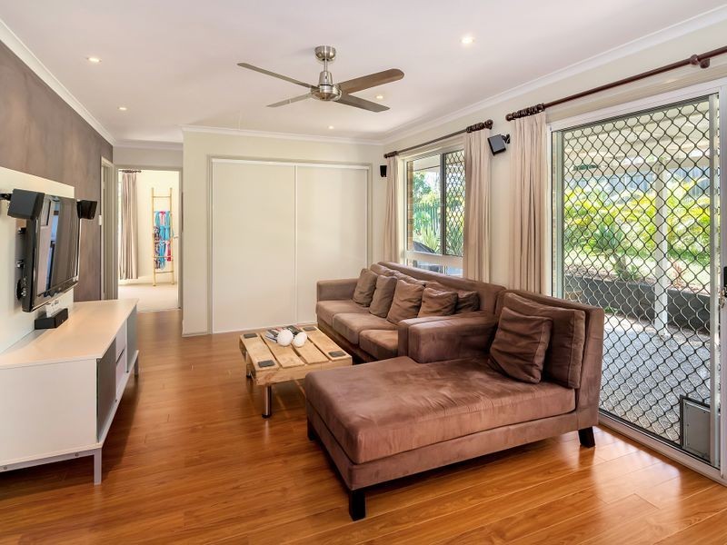 1 Elanda Place, Helensvale QLD 4212