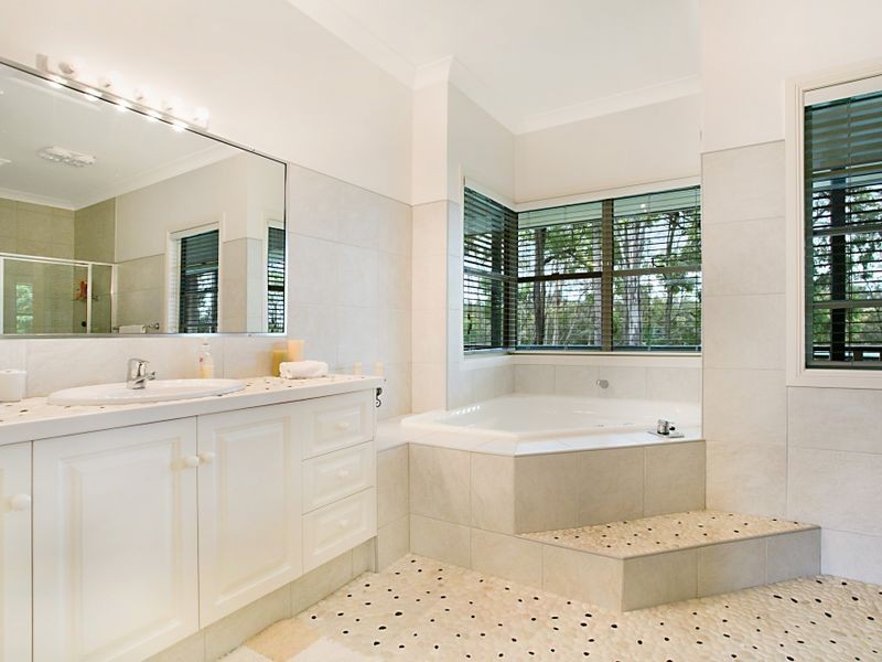 34 Riverdowns Crescent, Helensvale QLD 4212