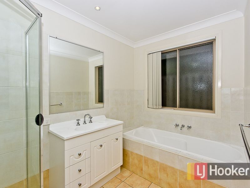 20 Bonner Court, Pacific Pines QLD 4211