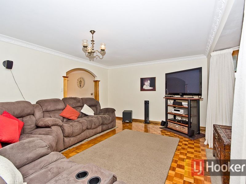 8 Wolvi Place, Helensvale QLD 4212