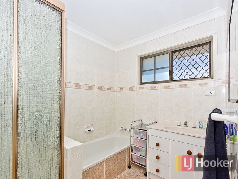 8 Wolvi Place, Helensvale QLD 4212
