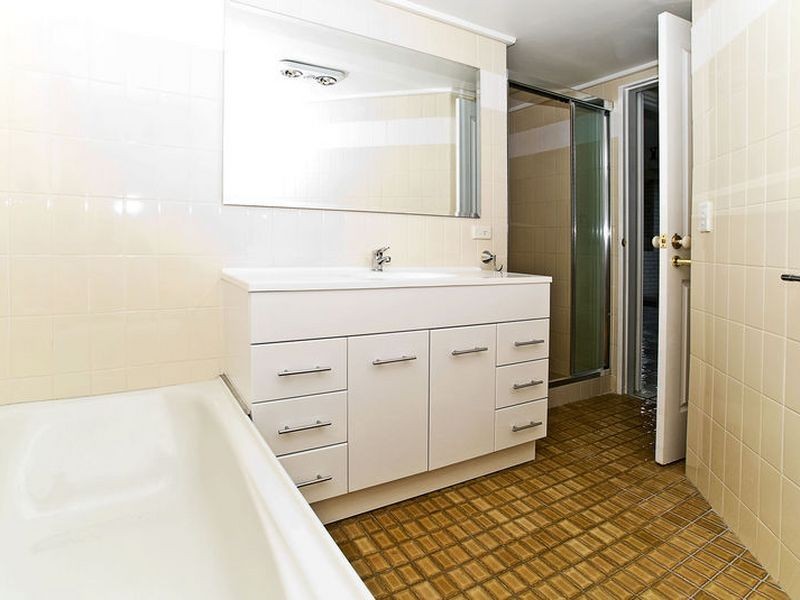 21/249 Bayview St, Runaway Bay QLD 4216
