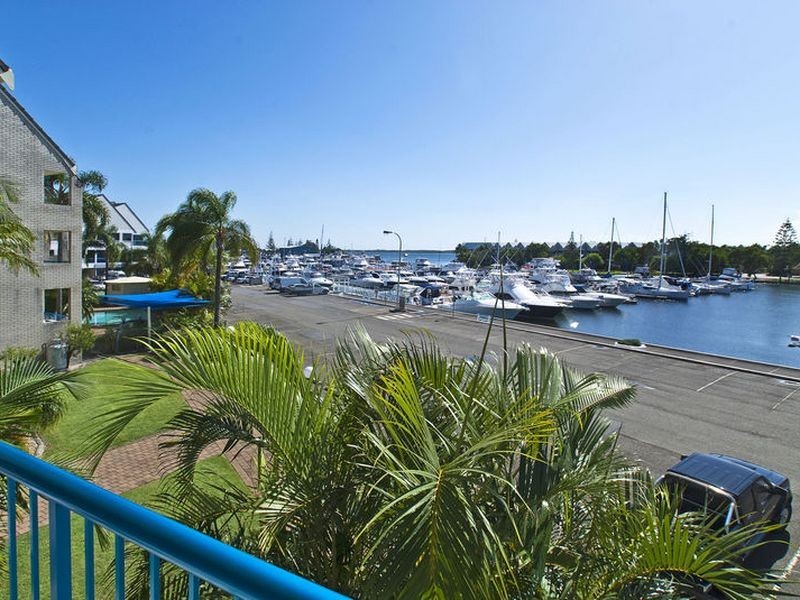 21/249 Bayview St, Runaway Bay QLD 4216