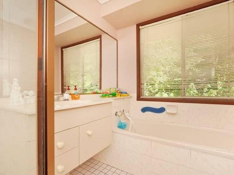11 Leura Place, Helensvale QLD 4212
