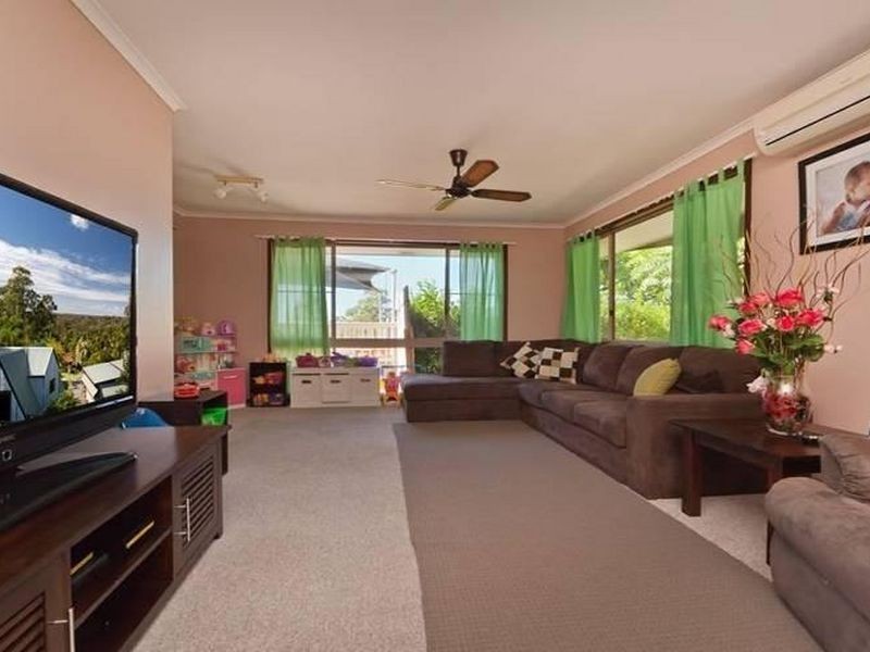 11 Leura Place, Helensvale QLD 4212