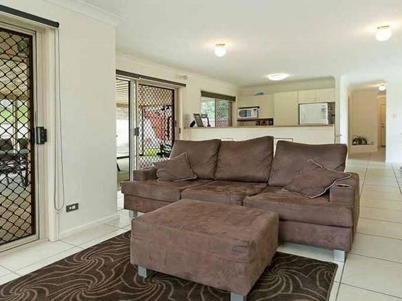 7 Weka St, Pacific Pines QLD 4211