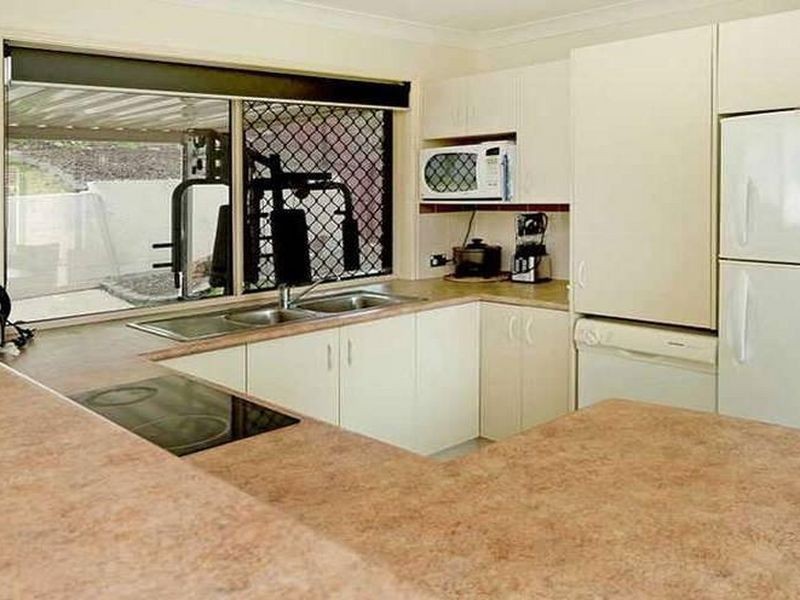 7 Weka St, Pacific Pines QLD 4211