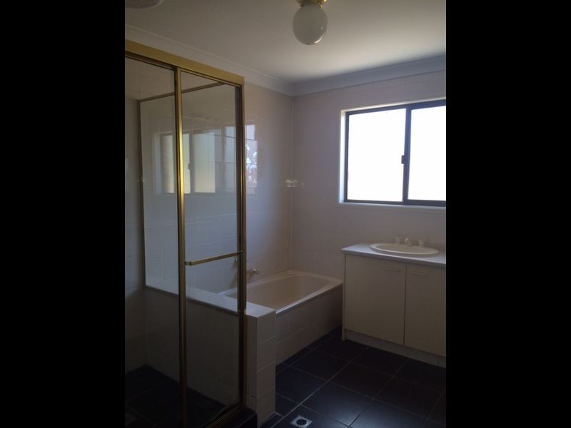 9 Peter Thompson Dr, Parkwood QLD 4214