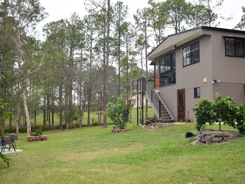 8 Knoll Ct, Pacific Pines QLD 4211