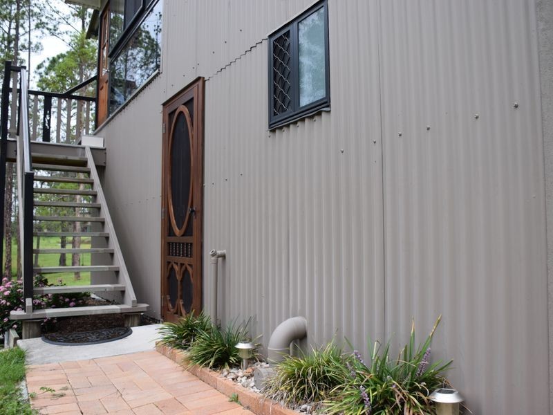 8 Knoll Ct, Pacific Pines QLD 4211