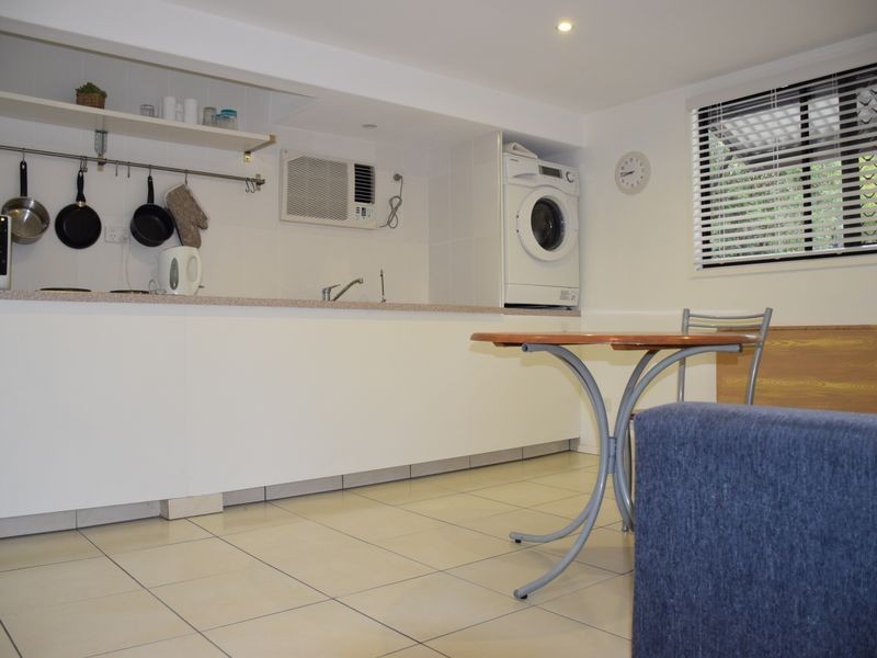 8 Knoll Ct, Pacific Pines QLD 4211