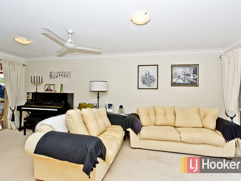 8 Takahe Street, Pacific Pines QLD 4211