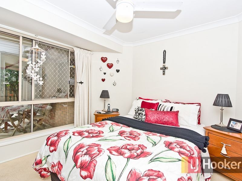 8 Takahe Street, Pacific Pines QLD 4211