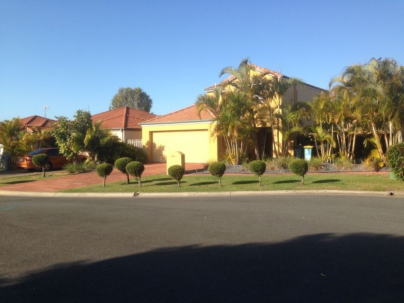 16 Oxbridge Chase, Arundel QLD 4214