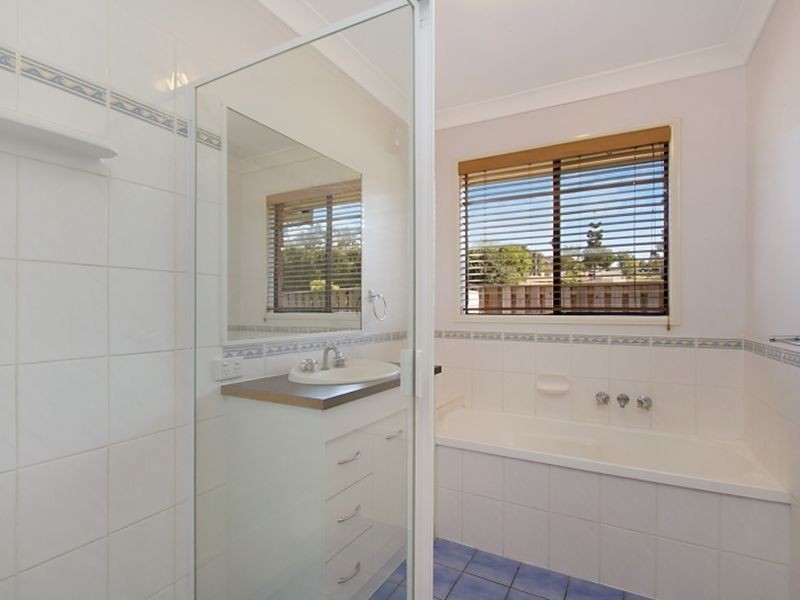 4a Hatutu Street, Pacific Pines QLD 4211