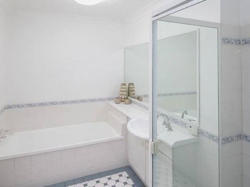 17 Doyalson Place, Helensvale QLD 4212