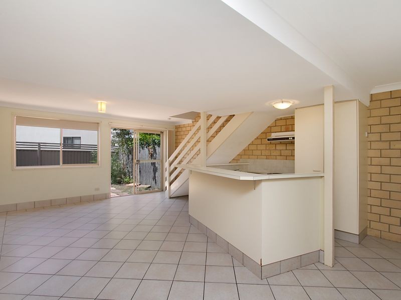 23/81 Olsen Ave, Labrador QLD 4215