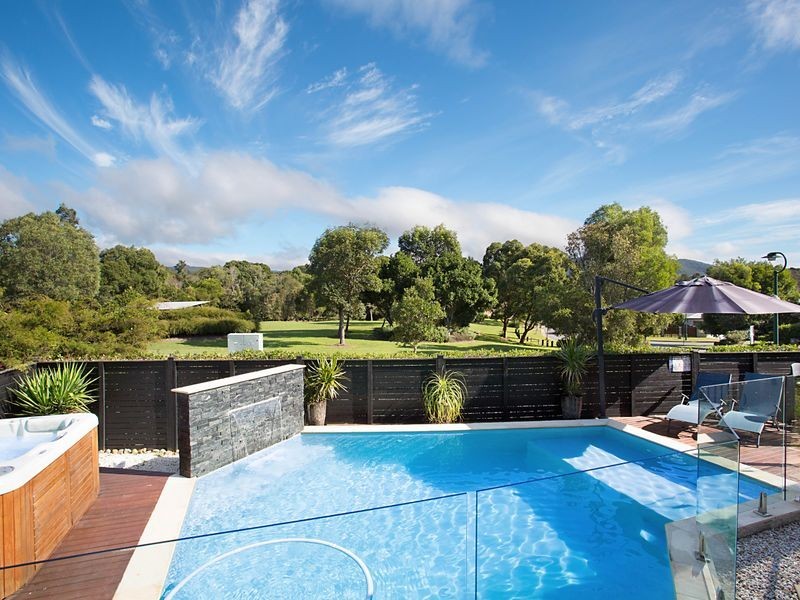 2 Nara Crescent, Oxenford QLD 4210