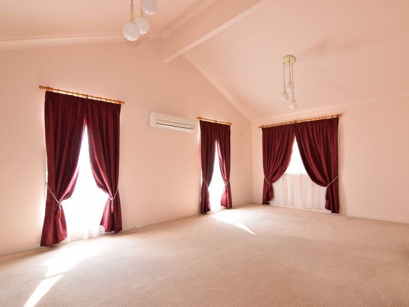 153 Mildura drive, Helensvale QLD 4212