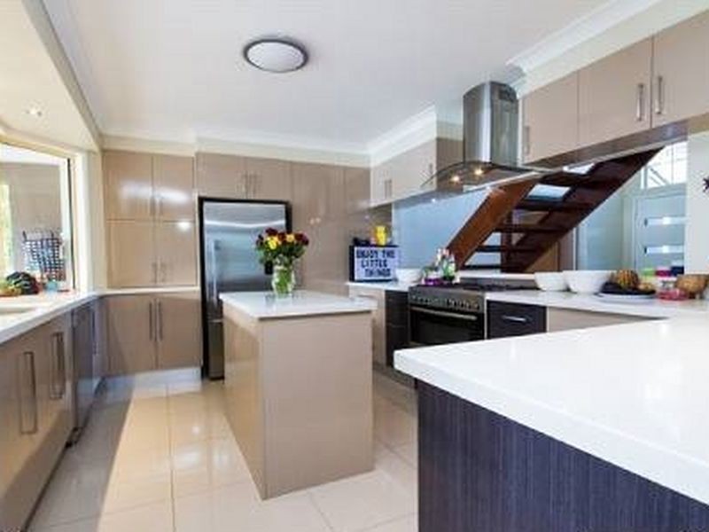 11 Oyster Cove Promenade, Helensvale QLD 4212