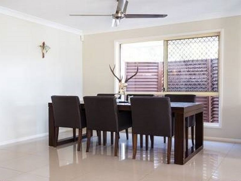 11 Oyster Cove Promenade, Helensvale QLD 4212