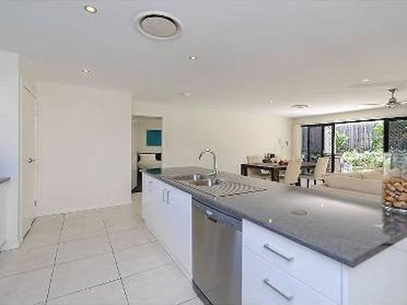 5 Mac Close, Oxenford QLD 4210