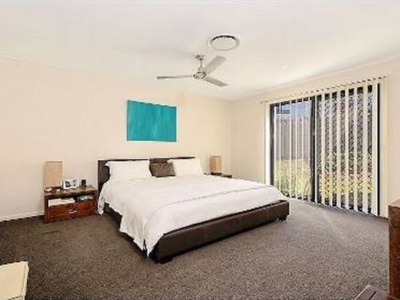 5 Mac Close, Oxenford QLD 4210