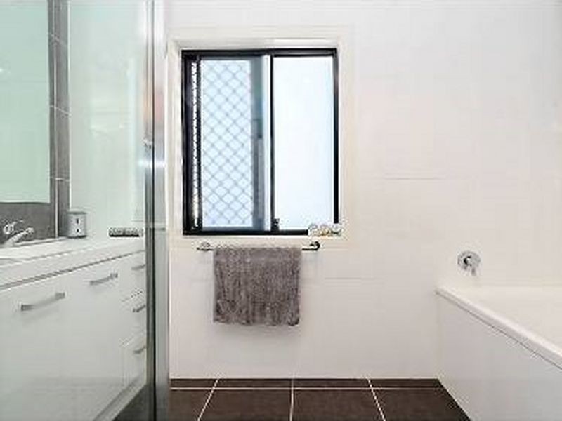 5 Mac Close, Oxenford QLD 4210