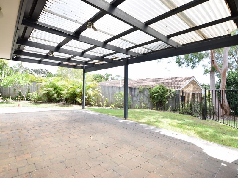 18 Barradine Crescent, Helensvale QLD 4212