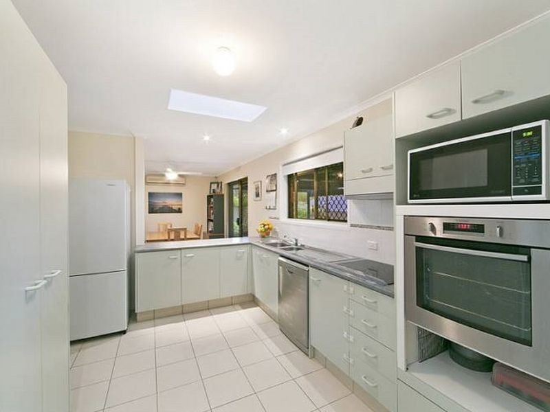 18 Barradine Crescent, Helensvale QLD 4212