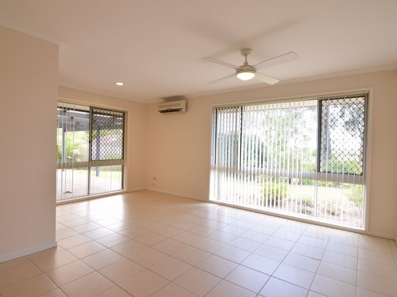 18 Barradine Crescent, Helensvale QLD 4212