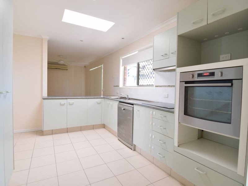 18 Barradine Crescent, Helensvale QLD 4212