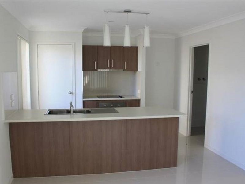 2/32 Wellers Street, Pacific Pines QLD 4211