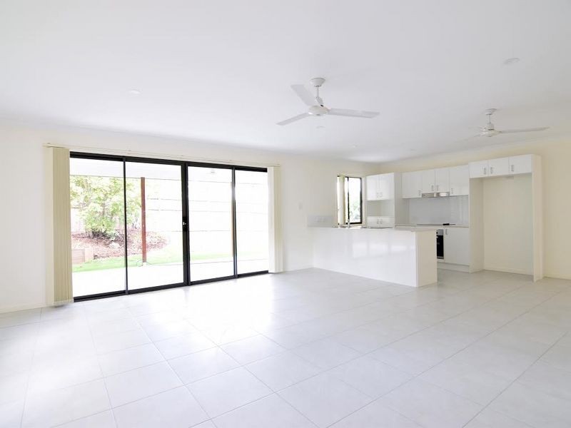 43 Mildura Drive, Helensvale QLD 4212