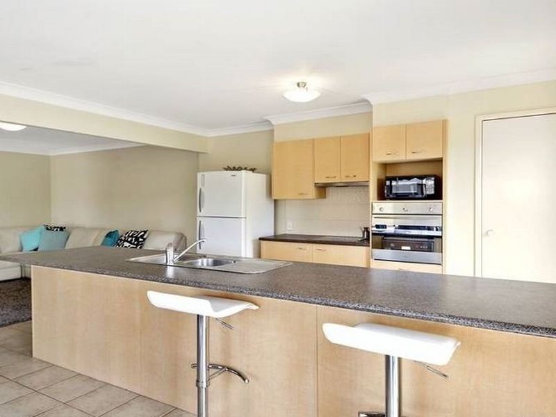 1/1 Ainsworth Street, Pacific Pines QLD 4211