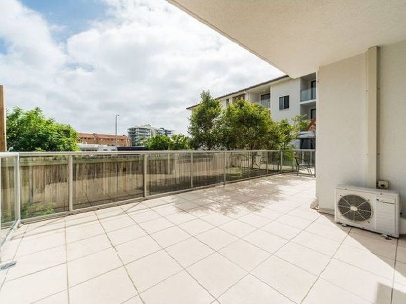 4/32 Bath Street, Labrador QLD 4215