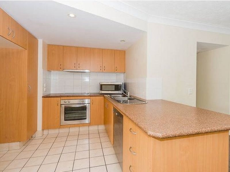 4/32 Bath Street, Labrador QLD 4215