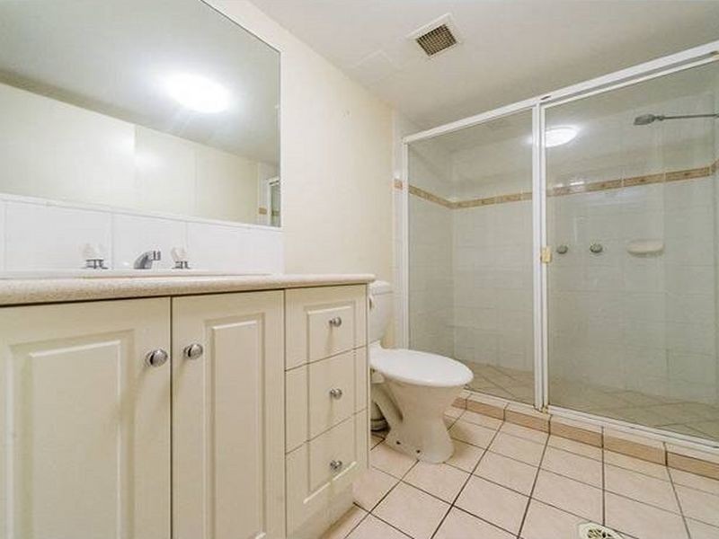 4/32 Bath Street, Labrador QLD 4215