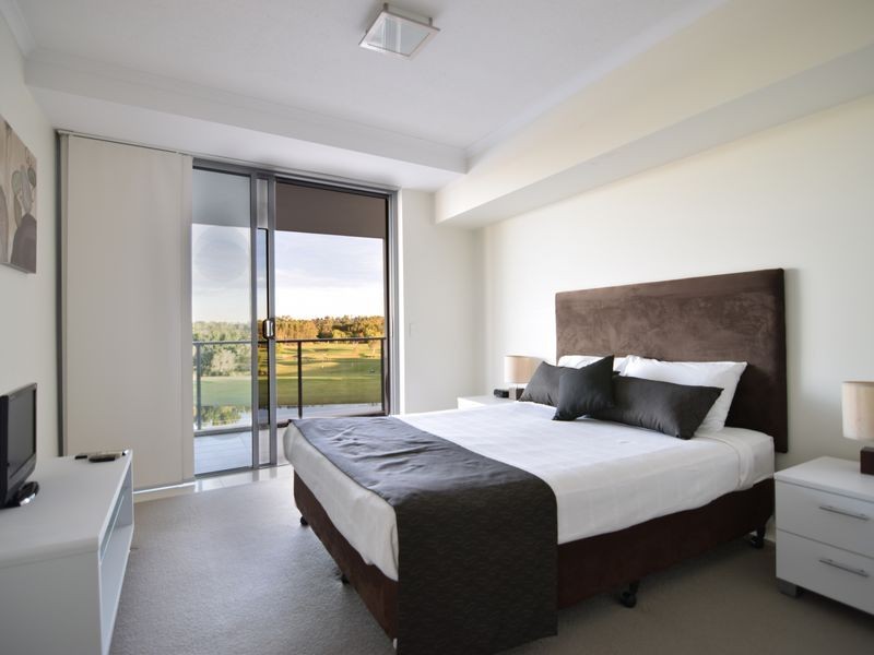 242/135 Lakelands Drive, Merrimac QLD 4226