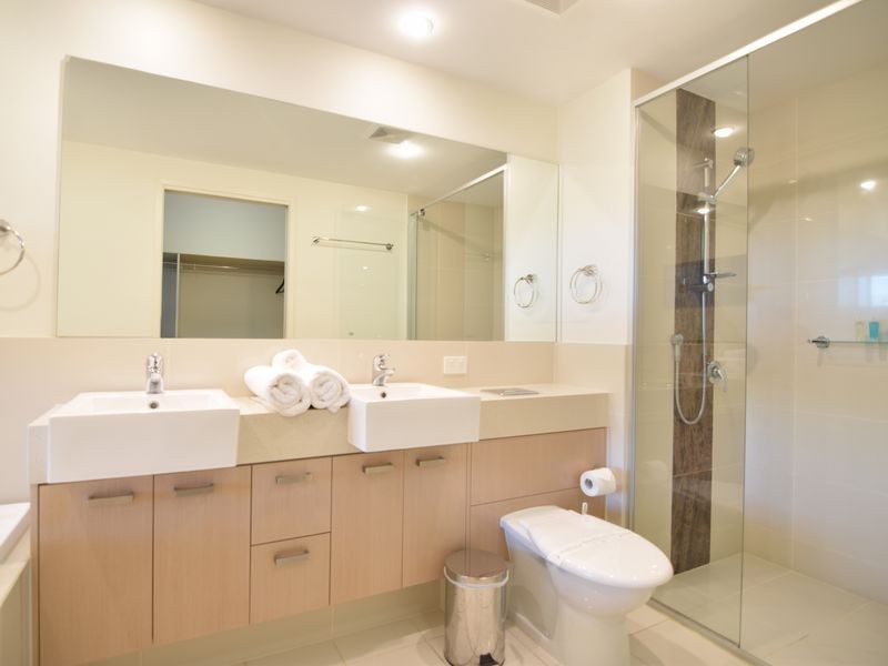 242/135 Lakelands Drive, Merrimac QLD 4226