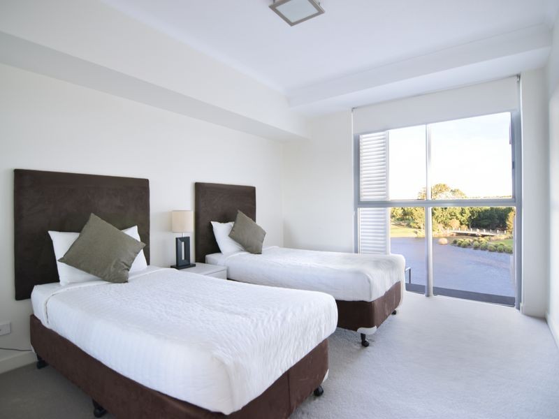 242/135 Lakelands Drive, Merrimac QLD 4226