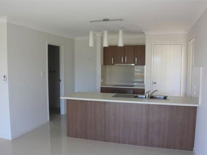 1/32 Wellers Street, Pacific Pines QLD 4211