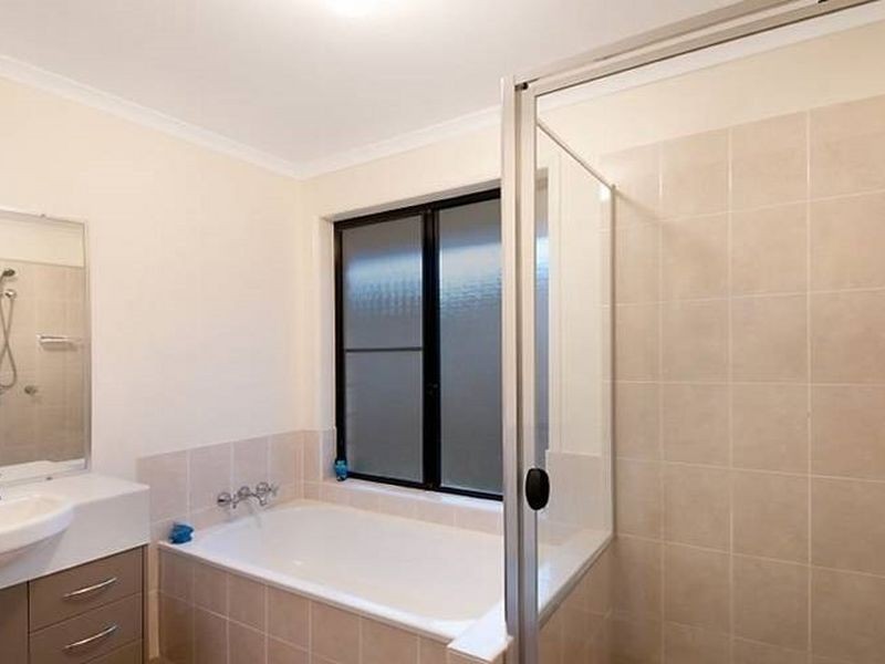 8 Ansett Way, Upper Coomera QLD 4209