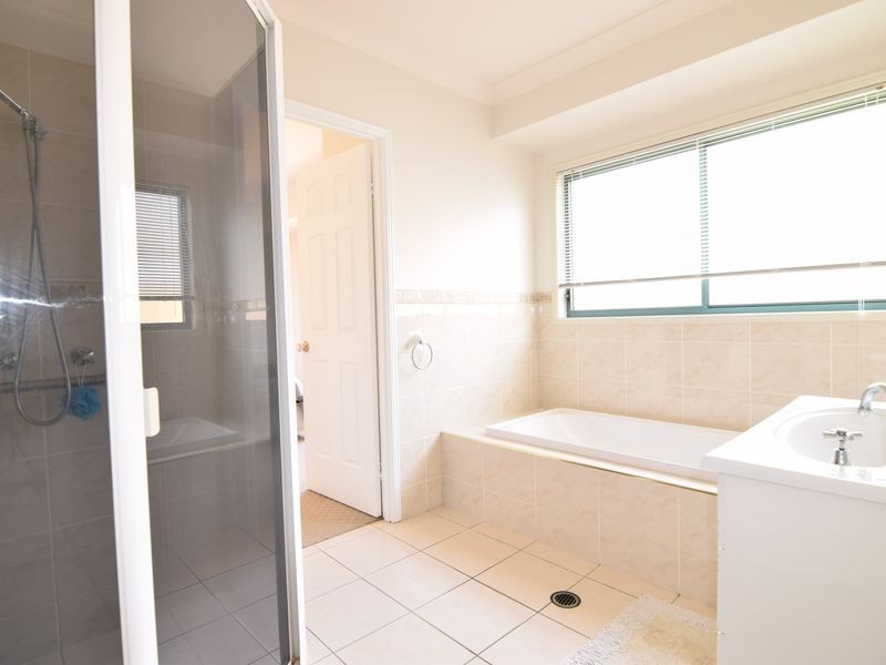 15 Oyster Cove Promenade, Helensvale QLD 4212