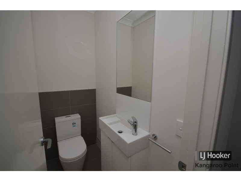 16 Llewellyn Street, Kangaroo Point QLD 4169