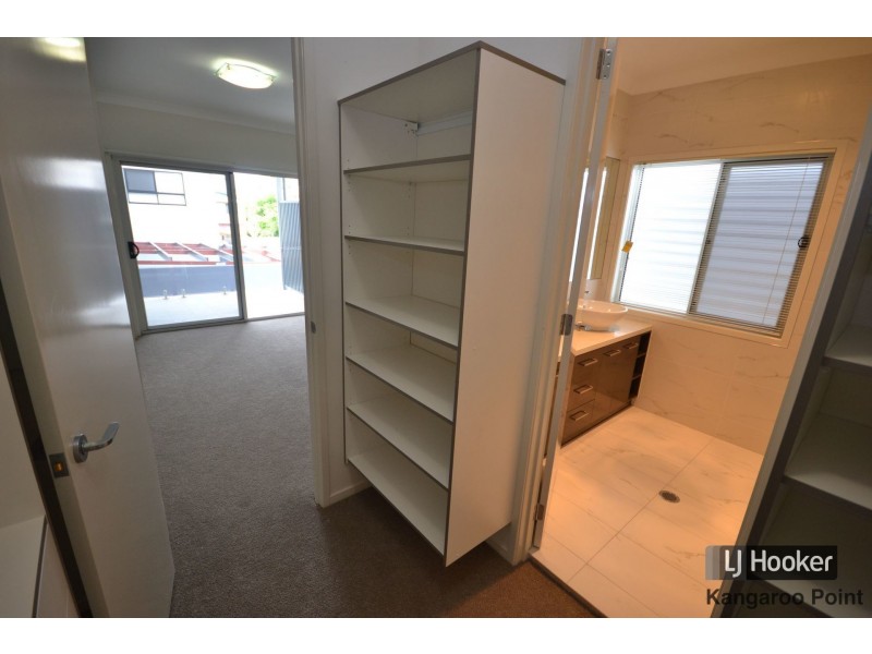 16 Llewellyn Street, Kangaroo Point QLD 4169