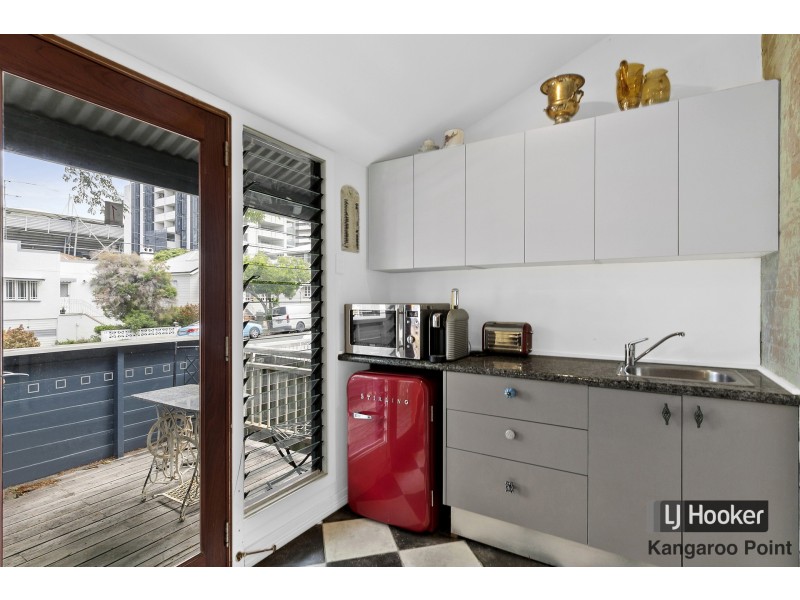 82 Linton Street, Kangaroo Point QLD 4169