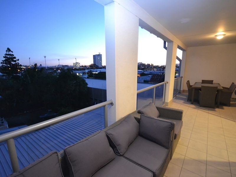 304/33 Lytton Rd, East Brisbane QLD 4169