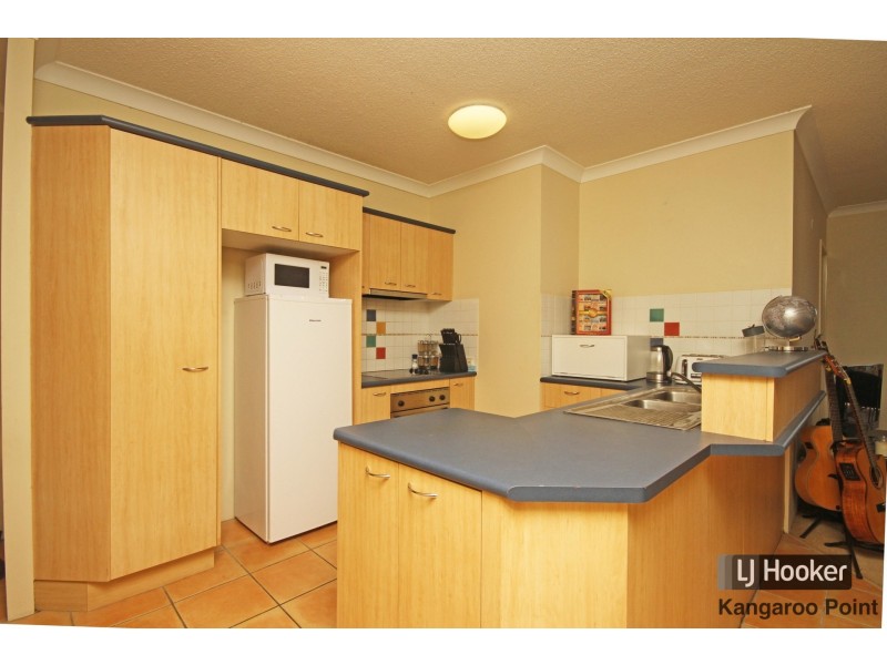 2/29 Bell Street, Kangaroo Point QLD 4169
